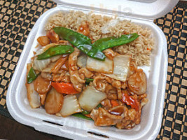 Lin's Wok food