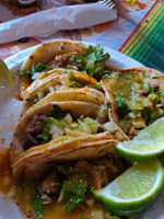 Tacos El Pariente Y Mariscos food