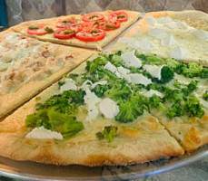 Mama Italian Pizzeria food