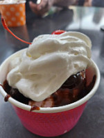 Stroh's Ice Cream Parlour Of Bloomfield Hills food