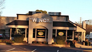 Wingz American Grill outside