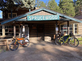 Sprucewood Inn outside