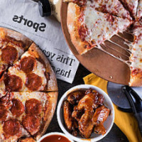 Select Pizza Grill food