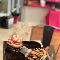 Gigi's Cupcakes food