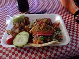 Tacos El Tinaco food