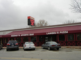 Langel's Pizza outside
