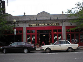 White Horse Tavern outside