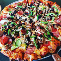 Round Table Pizza food