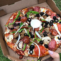 Round Table Pizza food