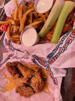 Wings 'n More Restaurant Bar food