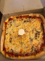 Gil's Pizza food