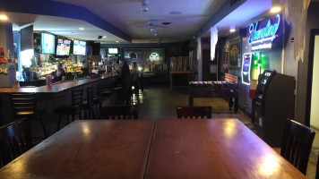 Asil's Pub inside