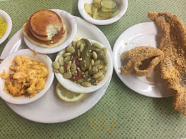 Dandgure's Classic Southern Cooking food