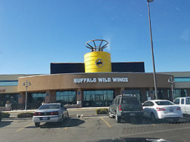 Buffalo Wild Wings outside