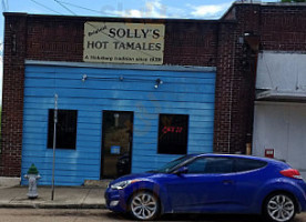 Sollys Hot Tamales outside