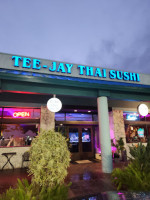 Tee Jay Thai Sushi outside
