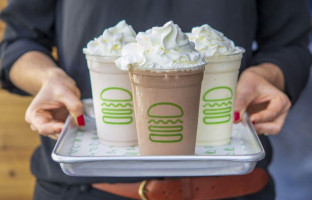 Shake Shack First National Building Downtown Detroit food