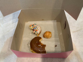 Earl's Donuts food