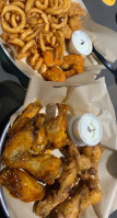 Bluffalo Wings Co. food