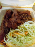 Lil's Caribbean Cuisine food