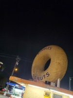 Kindle's Donuts outside