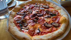 Duca's Neapolitan Pizza food