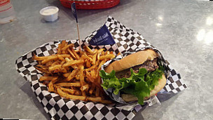 Tommys Burgers Brews food