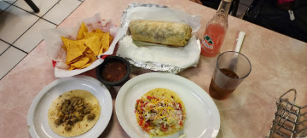 Los Mexicanos food