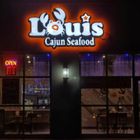 Louis' Cajun Seafood inside
