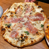 Amore Neapolitan Pizzeria At Green Jeans Farmery food