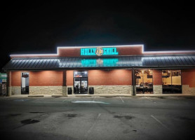 Holly J's And Grill food
