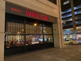 Ramen-san Deluxe food