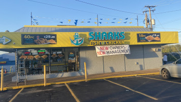 Shark's Fish Chicken Chicago Heights outside