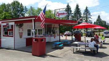 Emmie’s Ice Cream Grill outside
