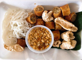 Lao’de Cafe food