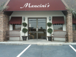 Mancini's Brick Oven Pizzeria outside
