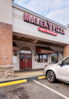 Malek's Pizza Palace outside