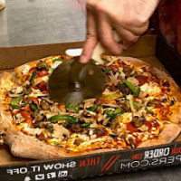 Topper's Pizza food