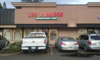 Los Dorados outside