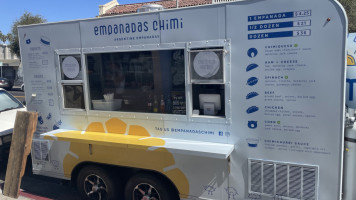 Empanadas Chimi outside