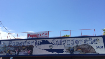 Panaderia Salvadoreña outside