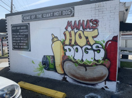 Mama's Hot Dogs food