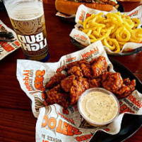 Hooters food