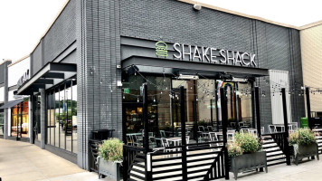 Shake Shack Hilldale Center outside