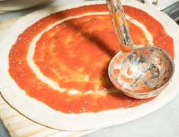 Foozo Artisan Pizza food