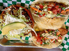 Reyna's Taqueria (main Location) food