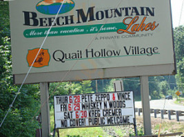 Beech Mountain Lakes-lakeside Restaraunt Lounge outside