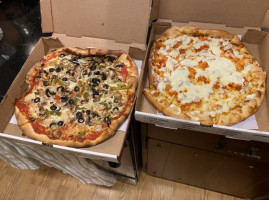 Hometown Pizza & Restaraunt food