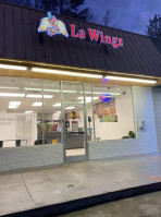 La Wings outside
