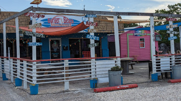 Burger Beach Hideaway outside